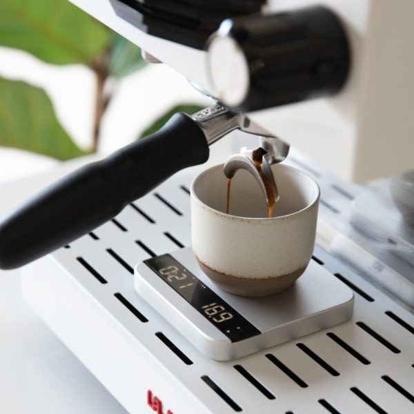 Acaia Lunar scale in use